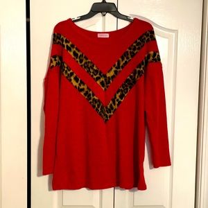 Great lightweight sweater with leopard detail.